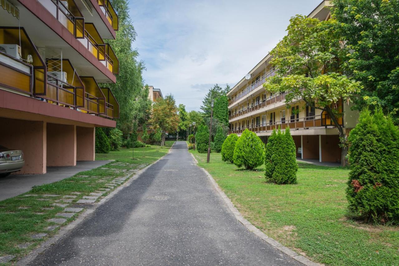 Helikon 31 Apartman เคสเท ภายนอก รูปภาพ